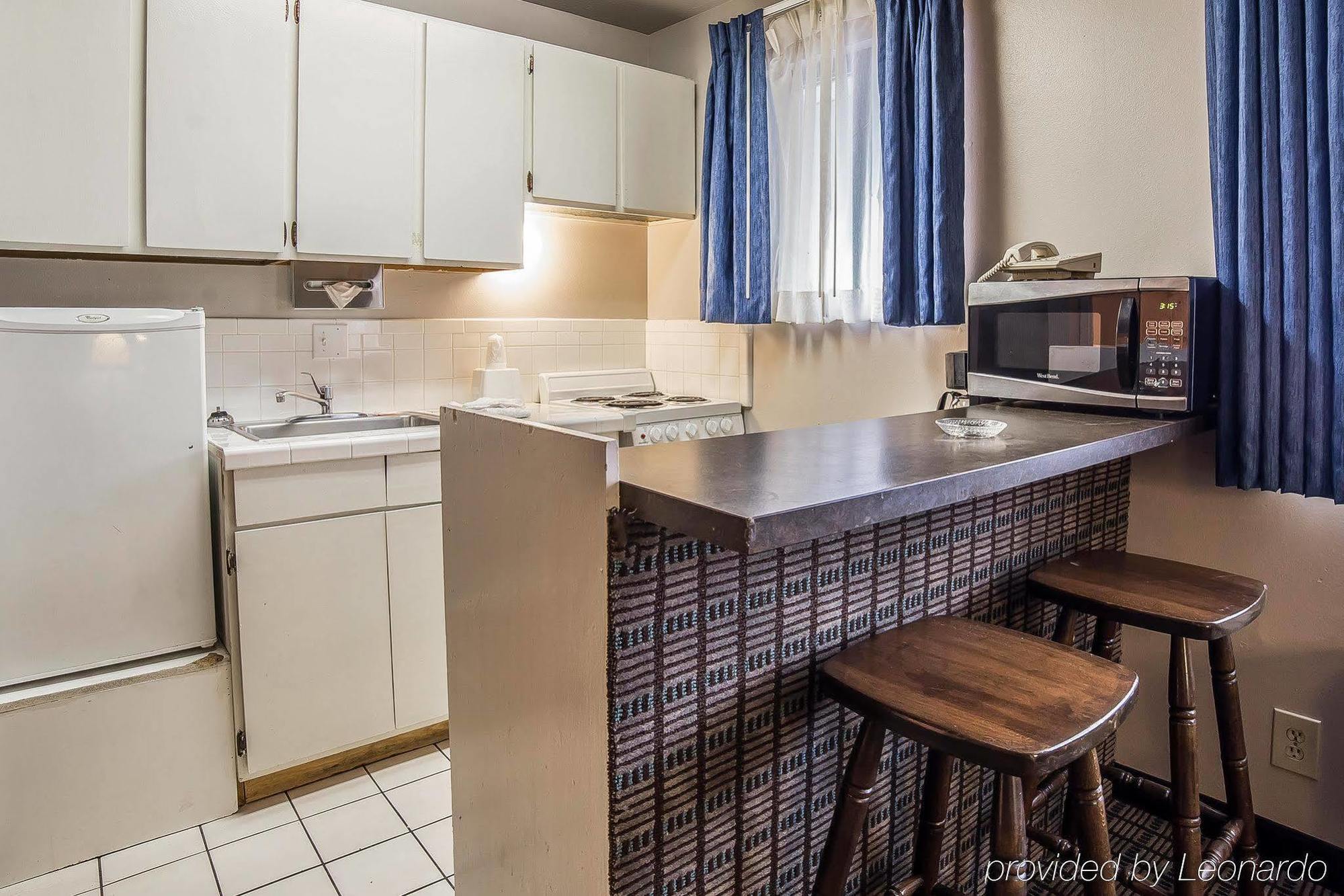 Econo Lodge Inn & Suites Logan Eksteriør bilde