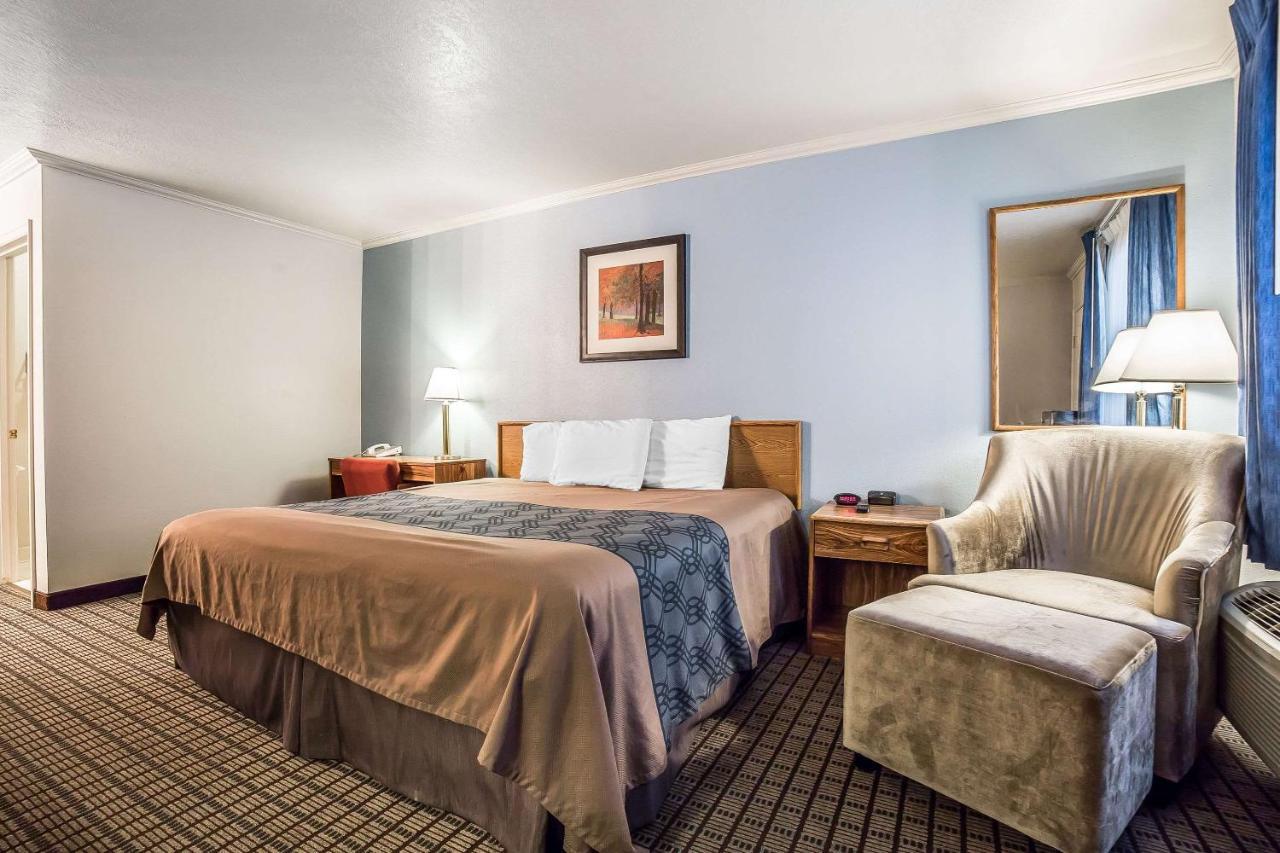 Econo Lodge Inn & Suites Logan Eksteriør bilde
