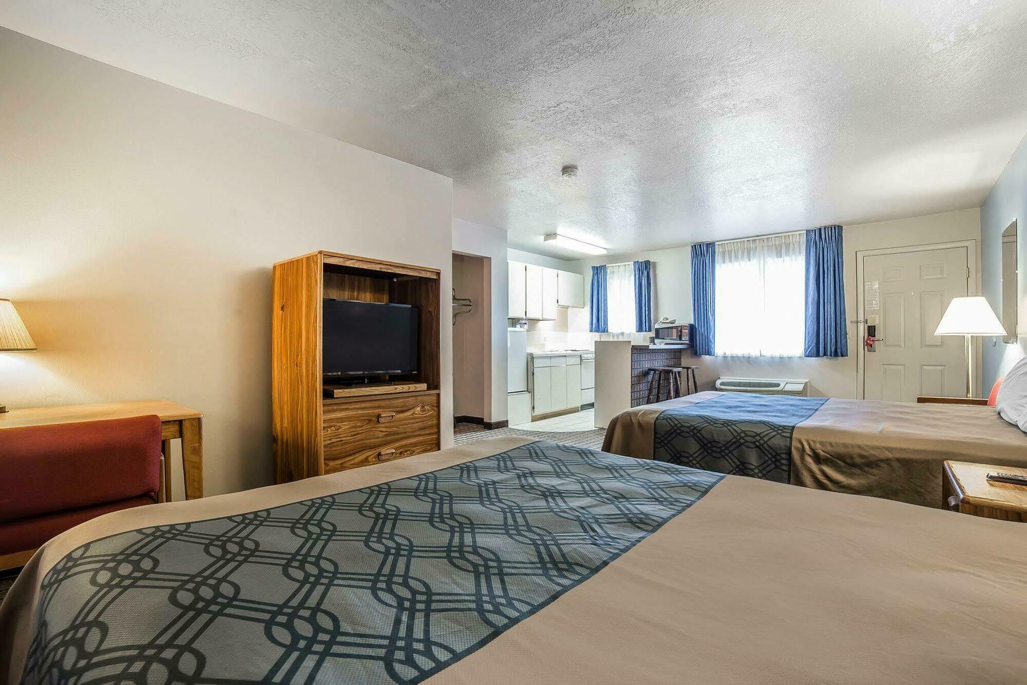 Econo Lodge Inn & Suites Logan Eksteriør bilde